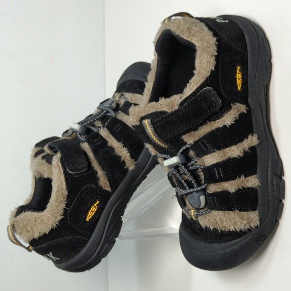 NWOT Keen big kids Newport fur TPS big fold gold shoes. Big kids size 2 EU 34 - Picture 12 of 14